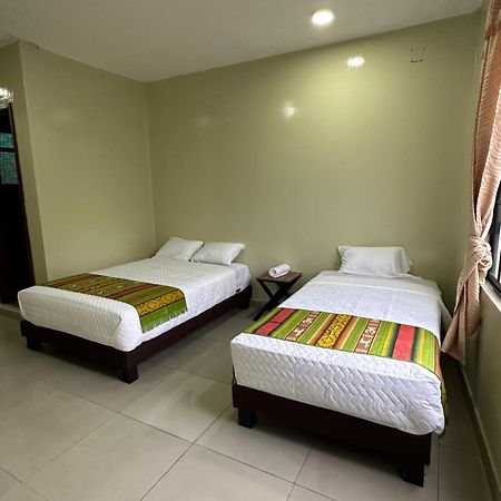 Hostal Marin Central กีโต ภายนอก รูปภาพ