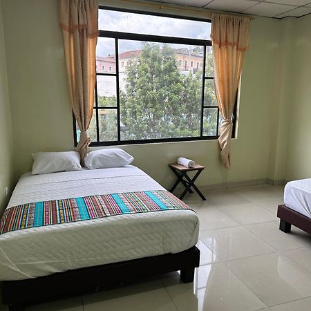 Hostal Marin Central กีโต ภายนอก รูปภาพ